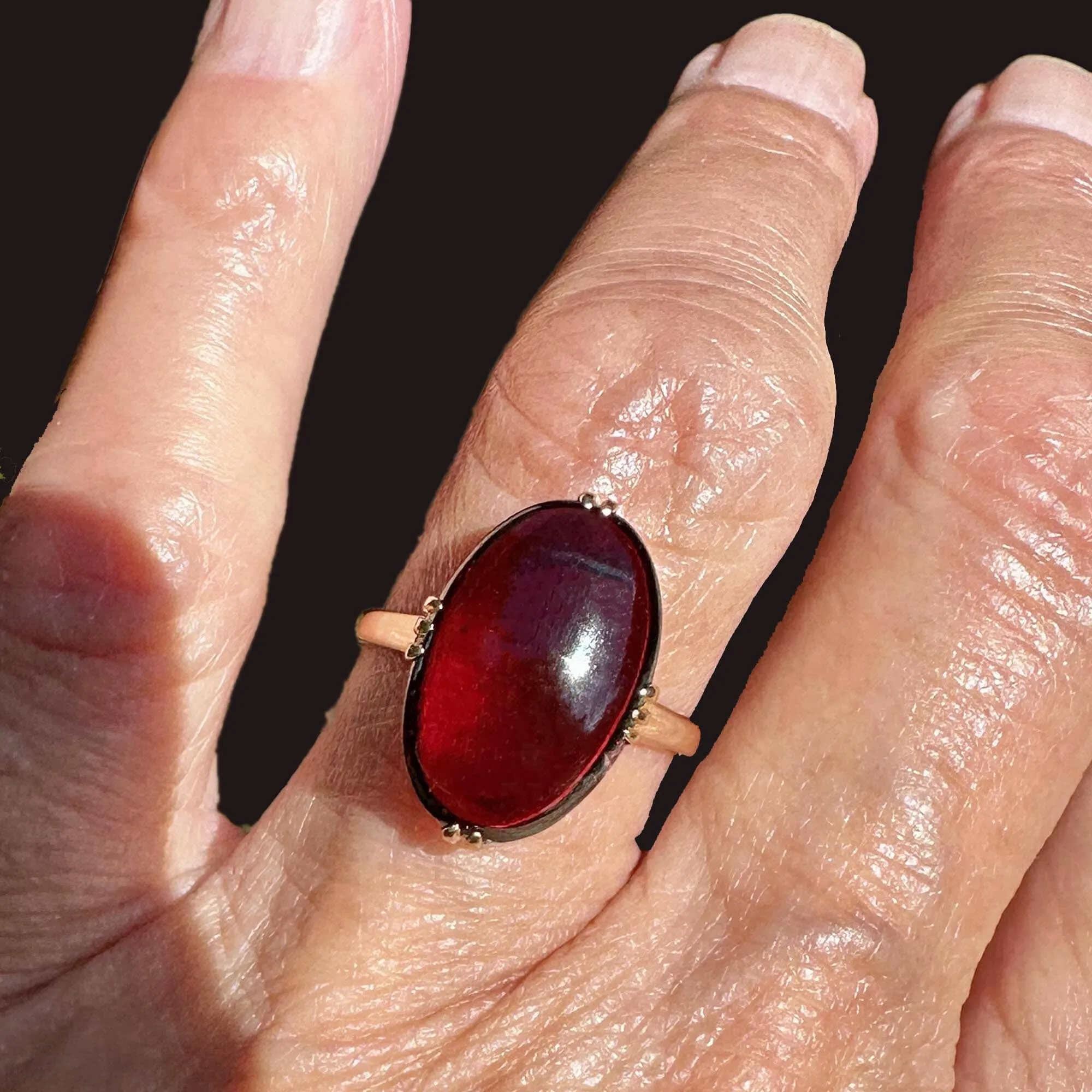 Antique 18K Gold Oval Cabochon Garnet Ring