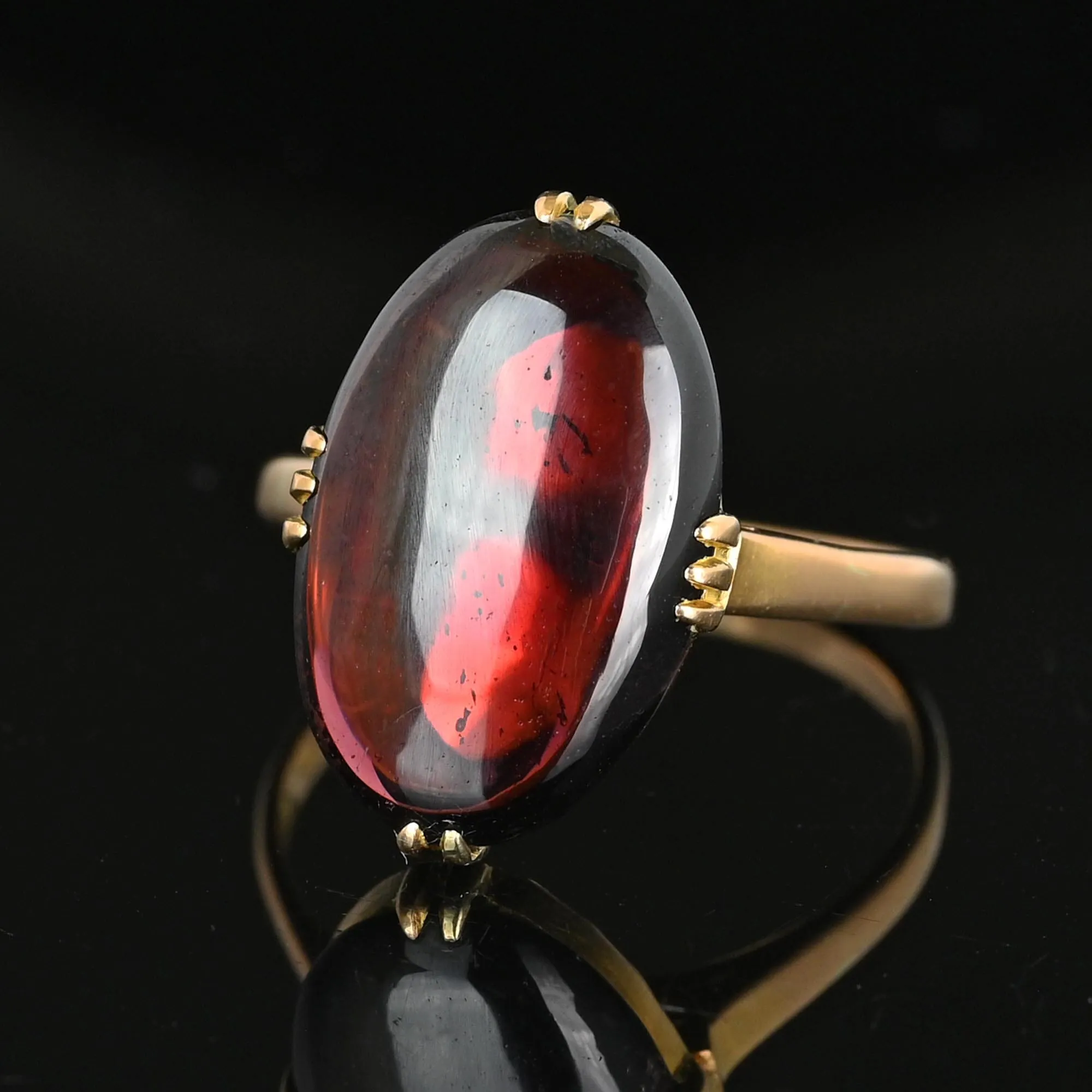 Antique 18K Gold Oval Cabochon Garnet Ring