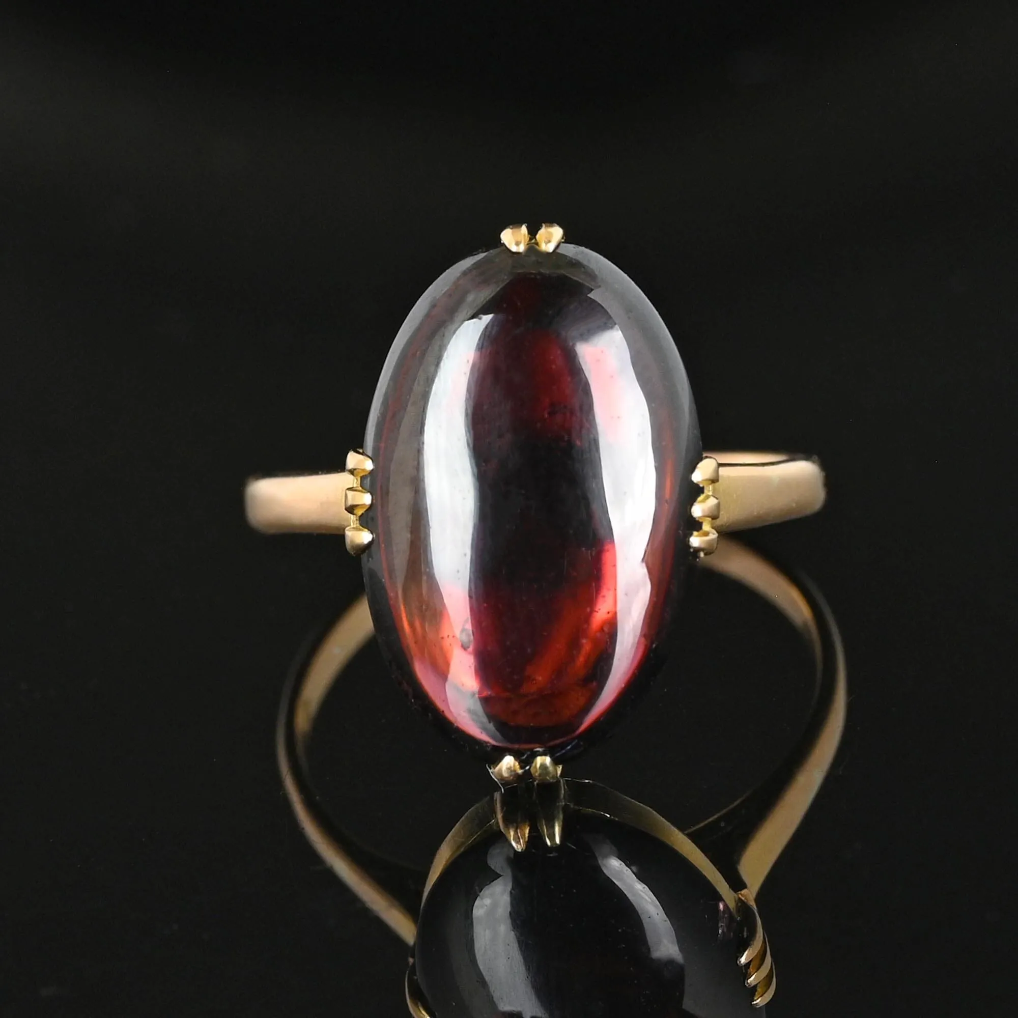 Antique 18K Gold Oval Cabochon Garnet Ring