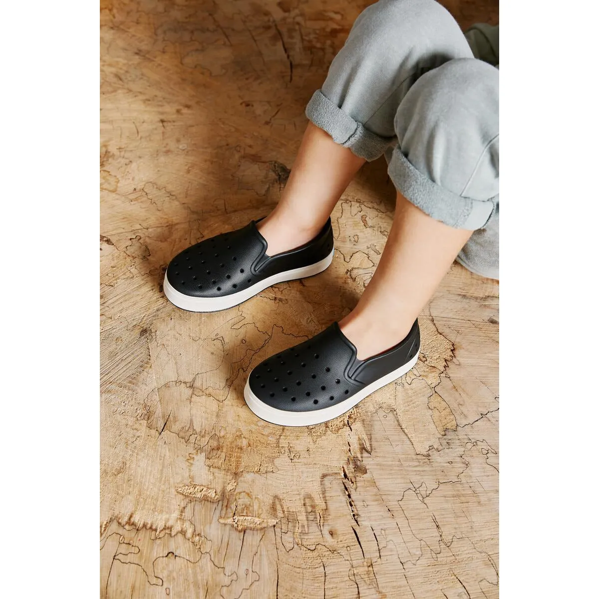 slater kids slip on sneaker in black