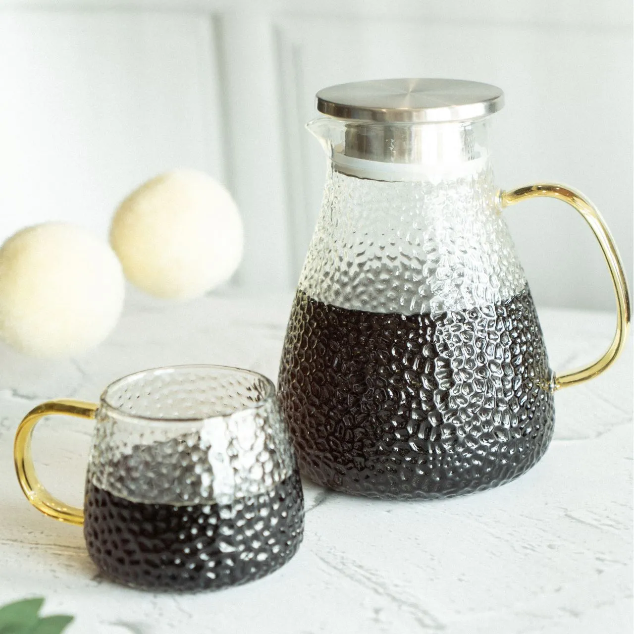 The Textured Glass Pitcher That Makes a Splash (1600ml)