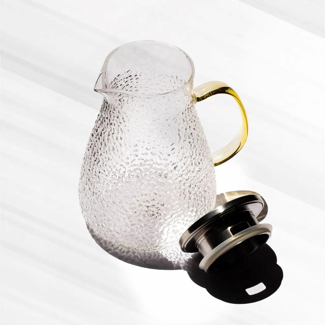 The Textured Glass Pitcher That Makes a Splash (1600ml)