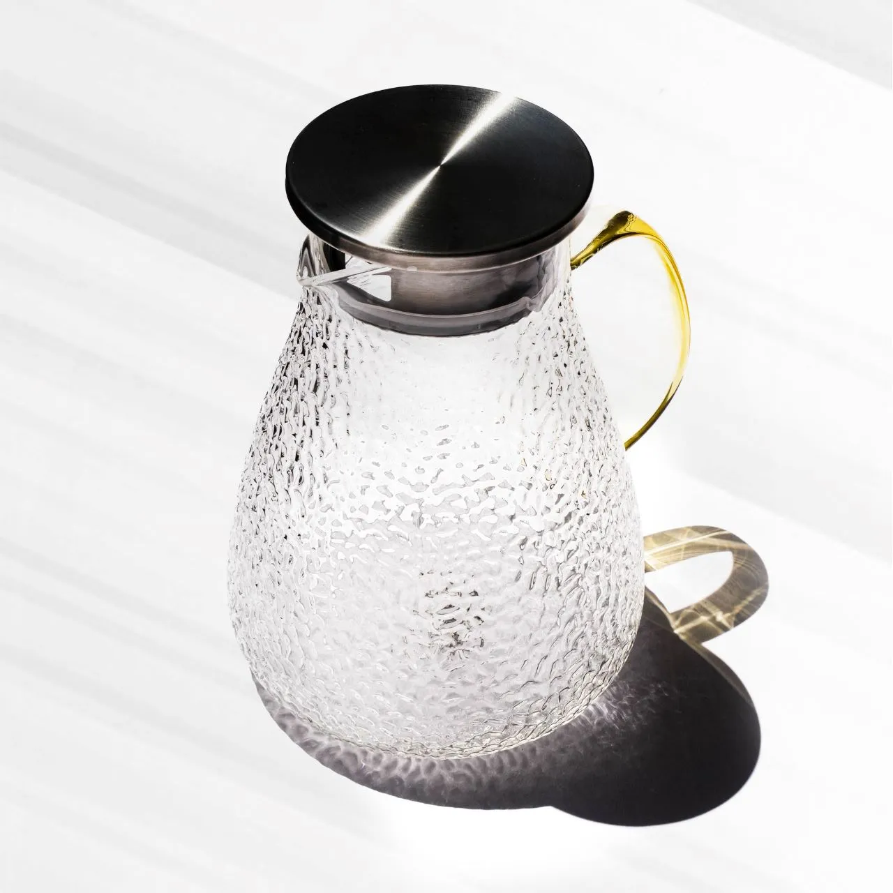 The Textured Glass Pitcher That Makes a Splash (1600ml)