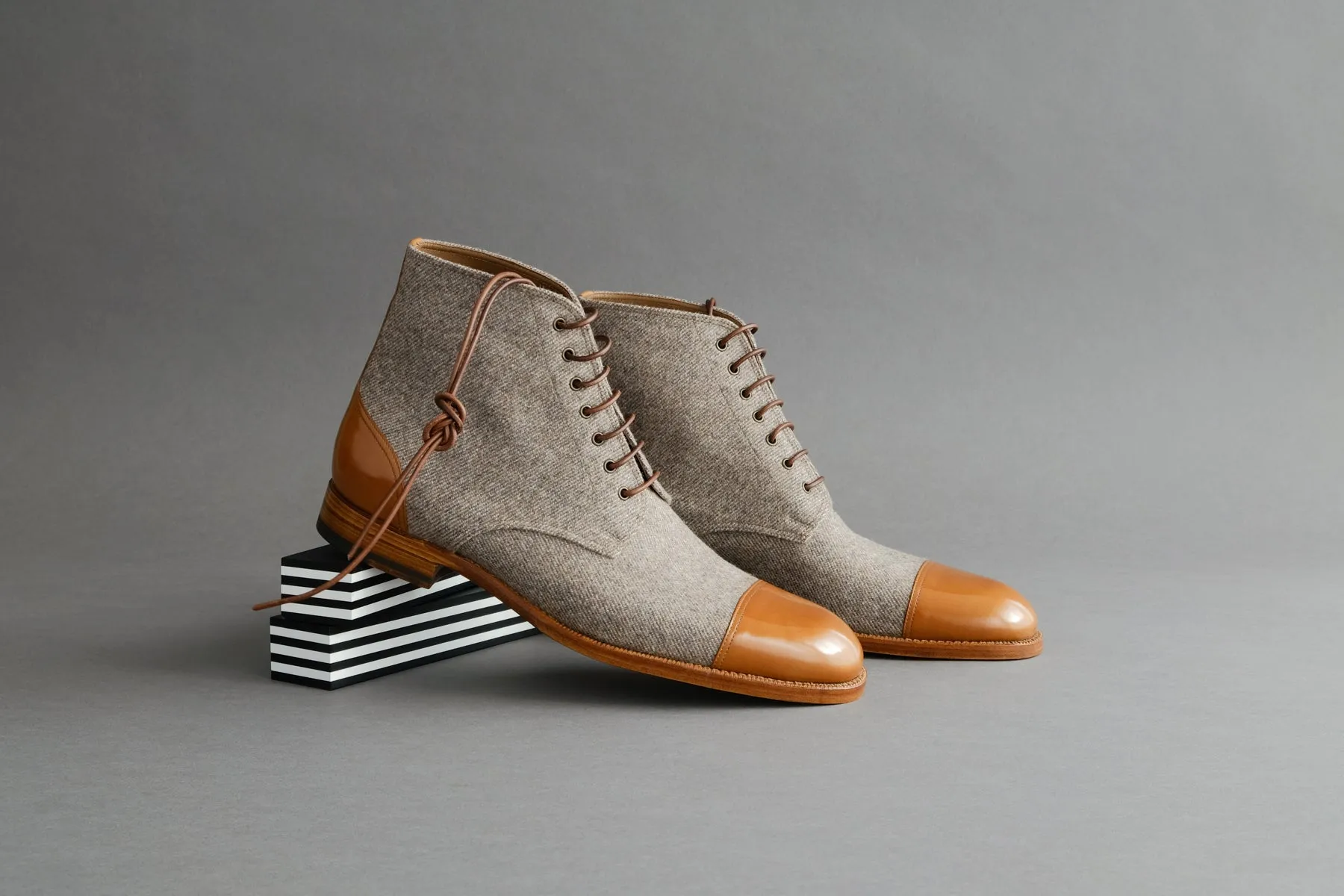 ZeroZeroOne.Sohi II Derby Boots from Calf Leather and Wool